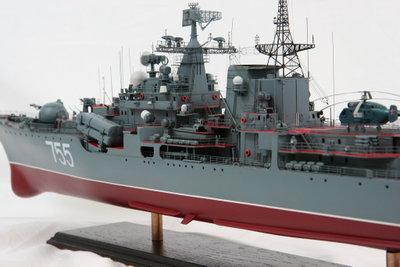 Сборная модель: (Trumpeter 03612) Эсминец "Современный"