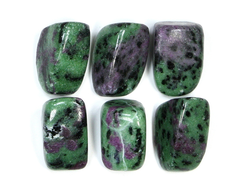 Корунд красный в цоизите, галтовка в ассортименте (светится в УФ), Танзания (25-28 мм, 13-14 г) №22740