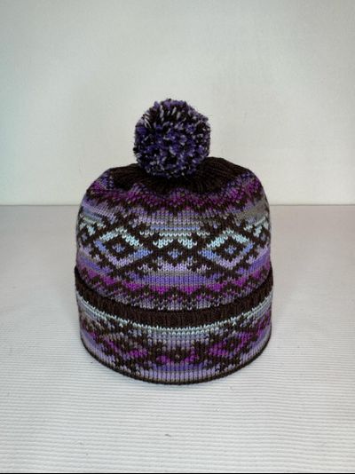 ШАПКА С ОБЕРЕГАМИ ЧЕРНО-РАДУЖНАЯ