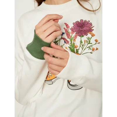 ЖЕНСКИЙ СВИТШОТ БЕЛЫЙ "ЦВЕТОЧНЫЕ КЕДЫ"