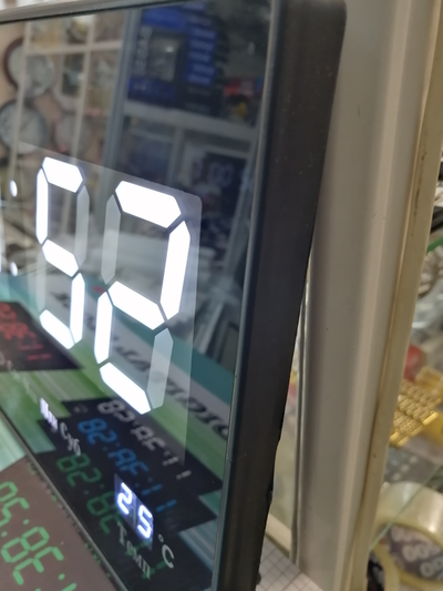 Часы настенные электронные  JH-4622 белые цифры