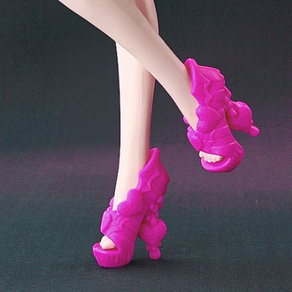 Ярко-розовые туфли с сердечками. (925)