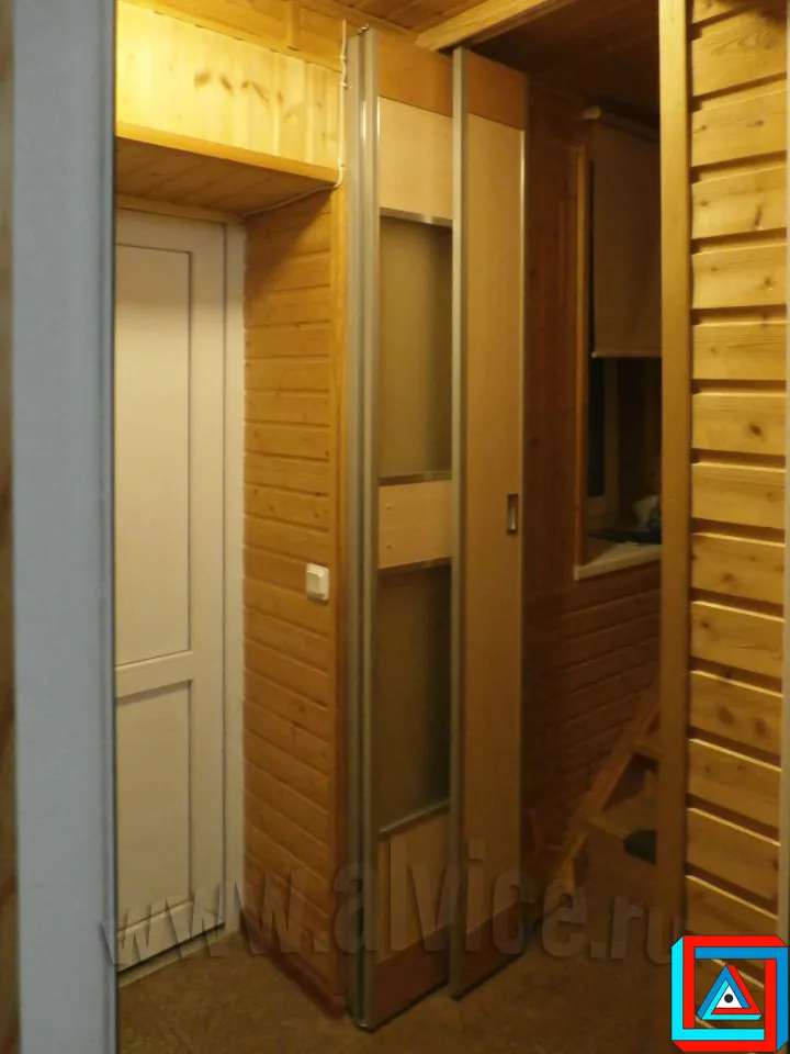 Схема: 1:2:1 - одна створка + две полустворки