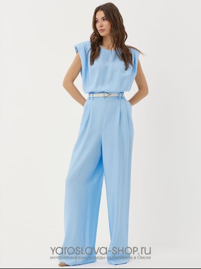 Комбинезон женский голубого цвета под пояс