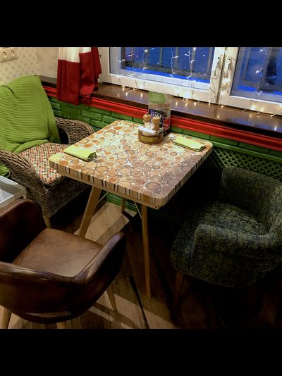 стол из торцевых спилов и эпоксидной смолы