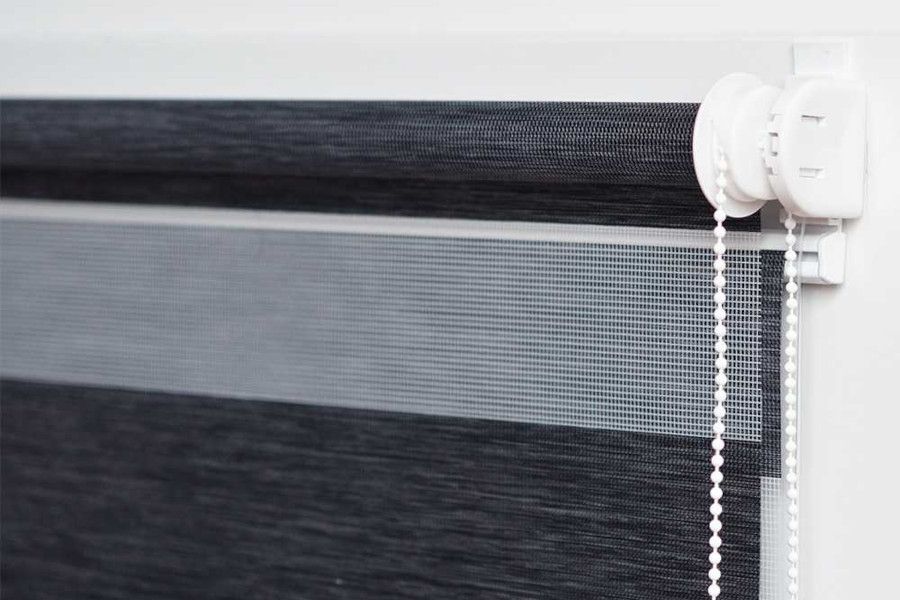 Рулонные шторы на пластиковые окна День-Ночь, цвет темно-серый