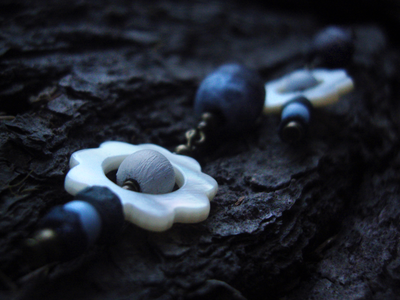 Благотворительность. Бохо-серьги с перламутром "Предзимний лес" (2 вида)