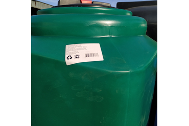 Емкость зеленого цвета