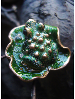 "Травяная Инфанта", фэнтези-кольцо с зелёной лягушкой и хромдиопсидами