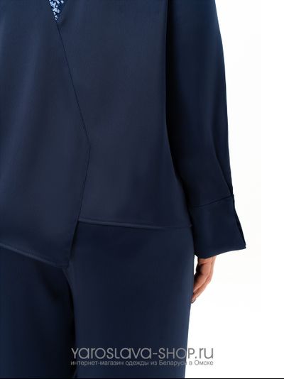 Нарядный брючный костюм в синем цвете