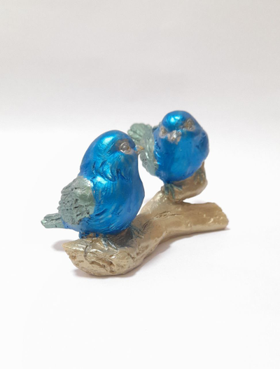 Статуэтка птички на ветке цветные