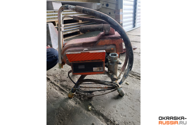 Окрасочный аппарат ASPRO-3100 на стройплощадке - Вид сбоку