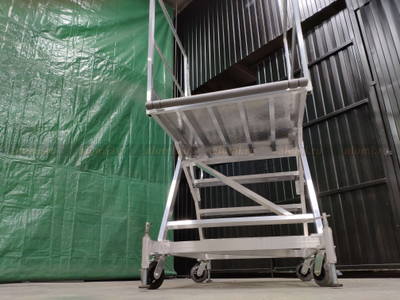 Авиационная лестница с площадкой ЛС 1.2 - с консолью 4 колеса