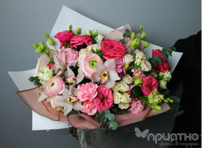 БУКЕТ ЦВЕТОВ НА ВКУС ФЛОРИСТА 15000р.