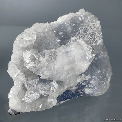 Апофиллит на кварце. Индия.47*34*22мм