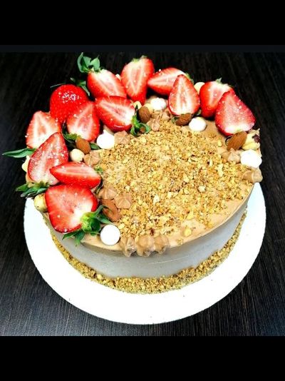 МЕДОВИК С КЛУБНИКОЙ
