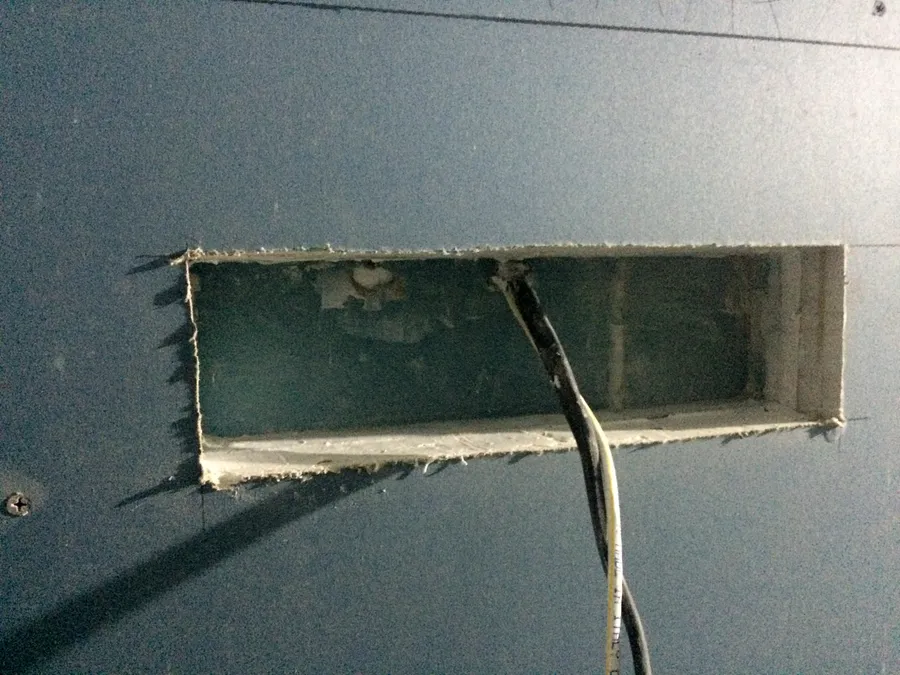 Звукоизоляционный "Подрозетник AcousticGyps Box R4" встроенный в систему звукоизоляции