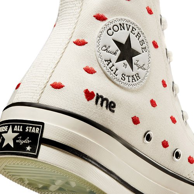 Фирменный магазин купить кеды Converse Chuck Taylor 70 Embroidered Lips A01601C