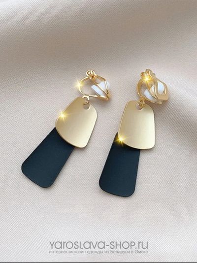 Модель : АЛ-331.Клипсы с цветным кольцом со стразами