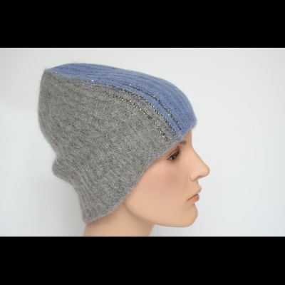 Серая с фиолетовым шапка со стразами и пайетками Vizio Италия 8021 CY