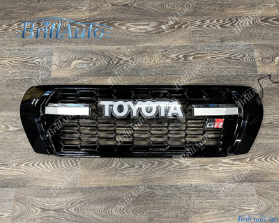Решетка радиатора Toyota Land Cruiser 200 2007-2015 LED с подсветкой в стиле 300 GR Sport