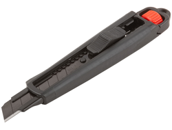 Нож технический 18 мм усиленный прорезиненный, дополнит. пластиковый прижим, черный, Профи FIT 10322