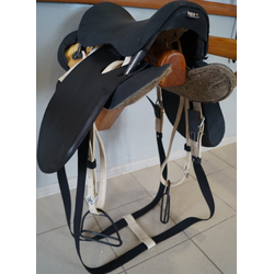 Седло кавалерийское(без потника и узды)