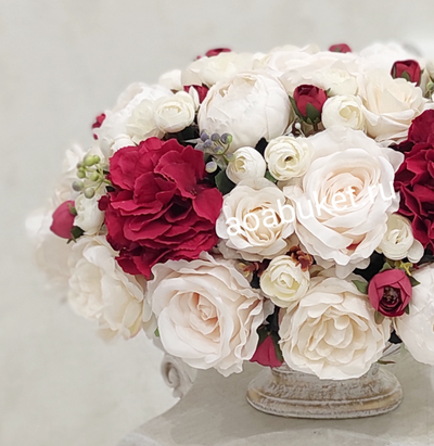 Восхитительная композиция Кармен в белом из искусственных цветов/Купить в Москве для украшения дома