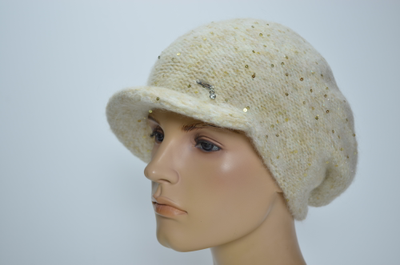 Вязаная женская кепка белого цвета с пайетками Италия Вицио