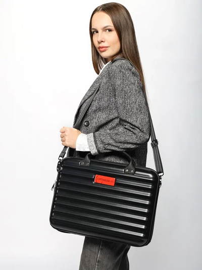 Пластиковый кейс для ноутбука 15.6 - 16 дюймов Optimum, черный матовый