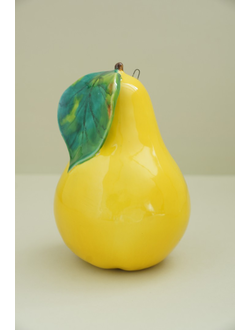 Груша с листом