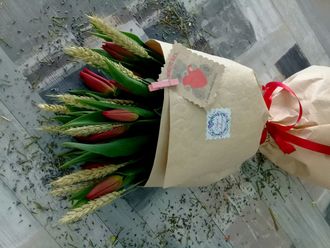 Очаровательный букет тюльпаны и пшеница «Чистое утро»