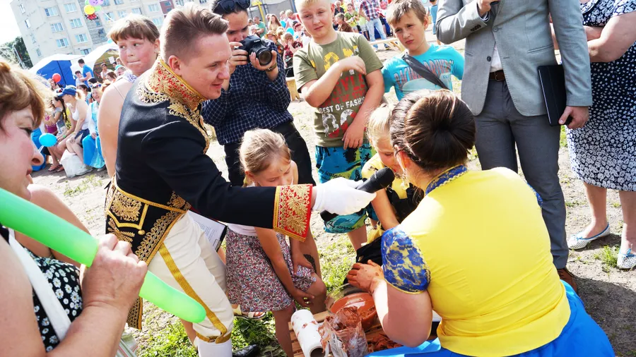 Ведущий День Поселения Пеники