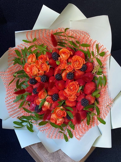 Букет "Мэри" с ежевикой