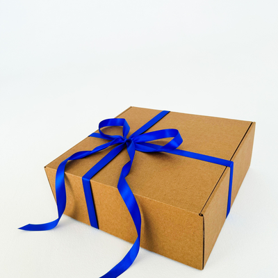 3 штуки - Подарочная коробка GILEV 32х32х12см с наполнителем и синей лентой