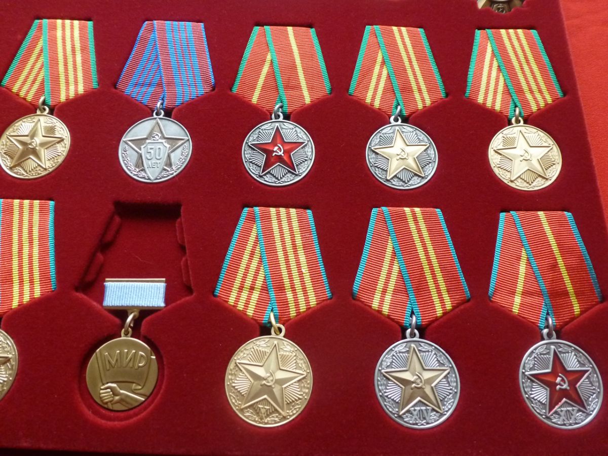 "Медали СССР в планшете" 3-я часть. Муляжи высокого качества!