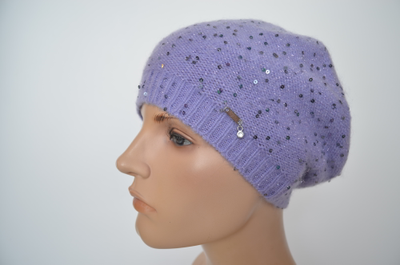 Вязаный берет с пайетками