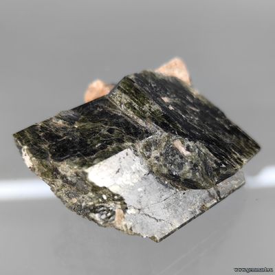 Диопсид, кальцит. Россия. 55*45*28мм