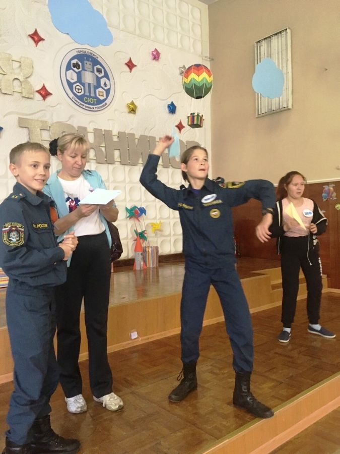 Замуск модели самолета