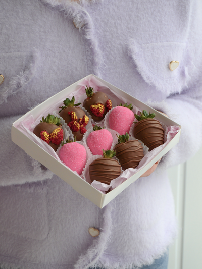 Набор клубника в шоколаде с красными розами