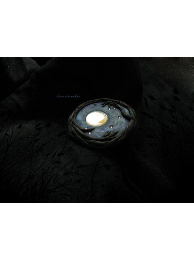 Однажды в полнолуние... Авторская брошь из полимерной глины с винтажным перламутром и стразами Swarovski