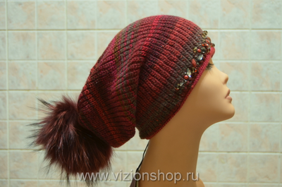 shapka-zhenskaya-s-kamnyami-i-pomponom-zima-2018-kupit