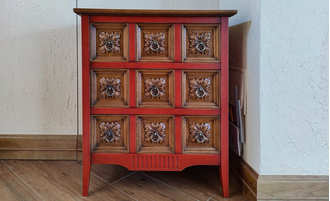 Комод 9 выдвижных ящиков с декором цветы.