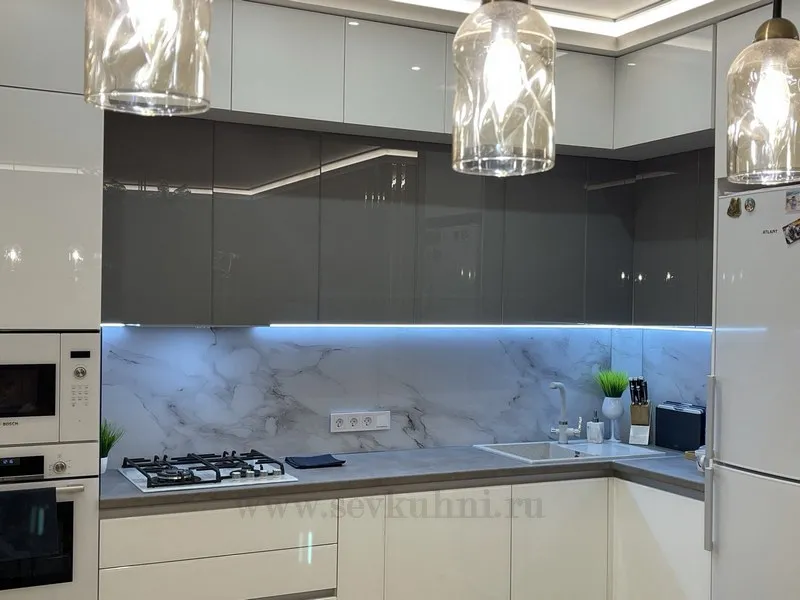 Кухня с профильной ручкой Gola