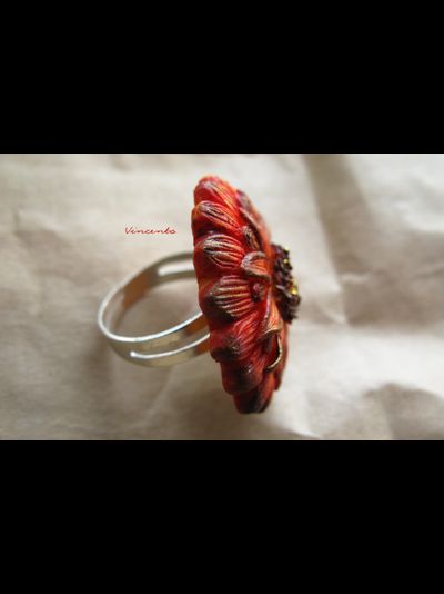 Кольцо-цветок "Календула" из термоглины - летнее оранжевое украшение