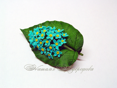 Заколка/ брошь "Незабудки на листике". ЕСТЬ В НАЛИЧИИ.