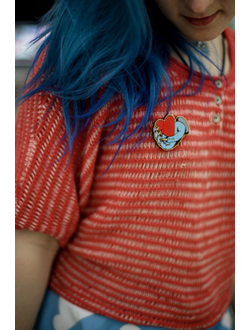 Значок из новой коллекции Waf Waf Сердце в руке