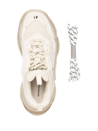 Кроссовки Balenciaga Triple S бежевые на шнуровке