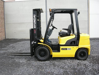 Дизельный погрузчик HYUNDAI 30DF-7- Высоким качеством комплектующих и