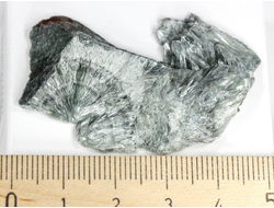 Клинохлор (серафинит), срез полированный с одной стороны, Россия, Иркутская область (50*30*8 мм, 9,4 г) №28399